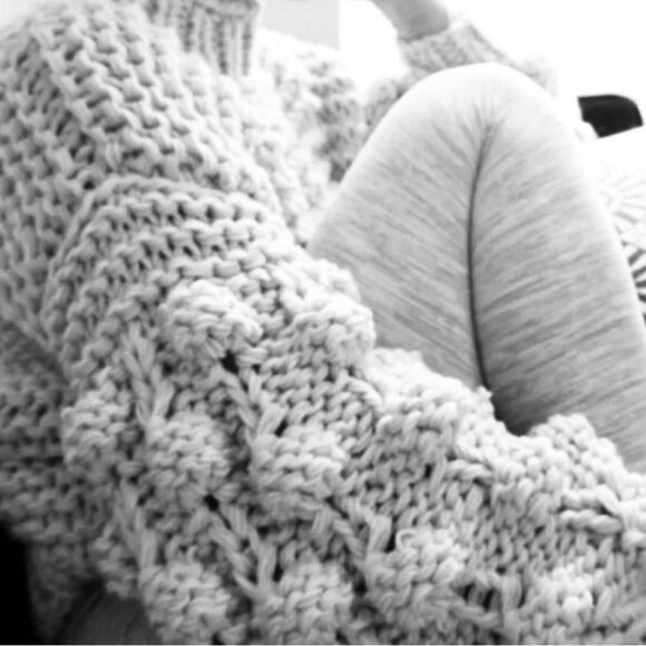 Macaron gray bubble-sleeve knit soft sweater Small BOHO grey hand knit Pom Pom - Picture 11 of 16